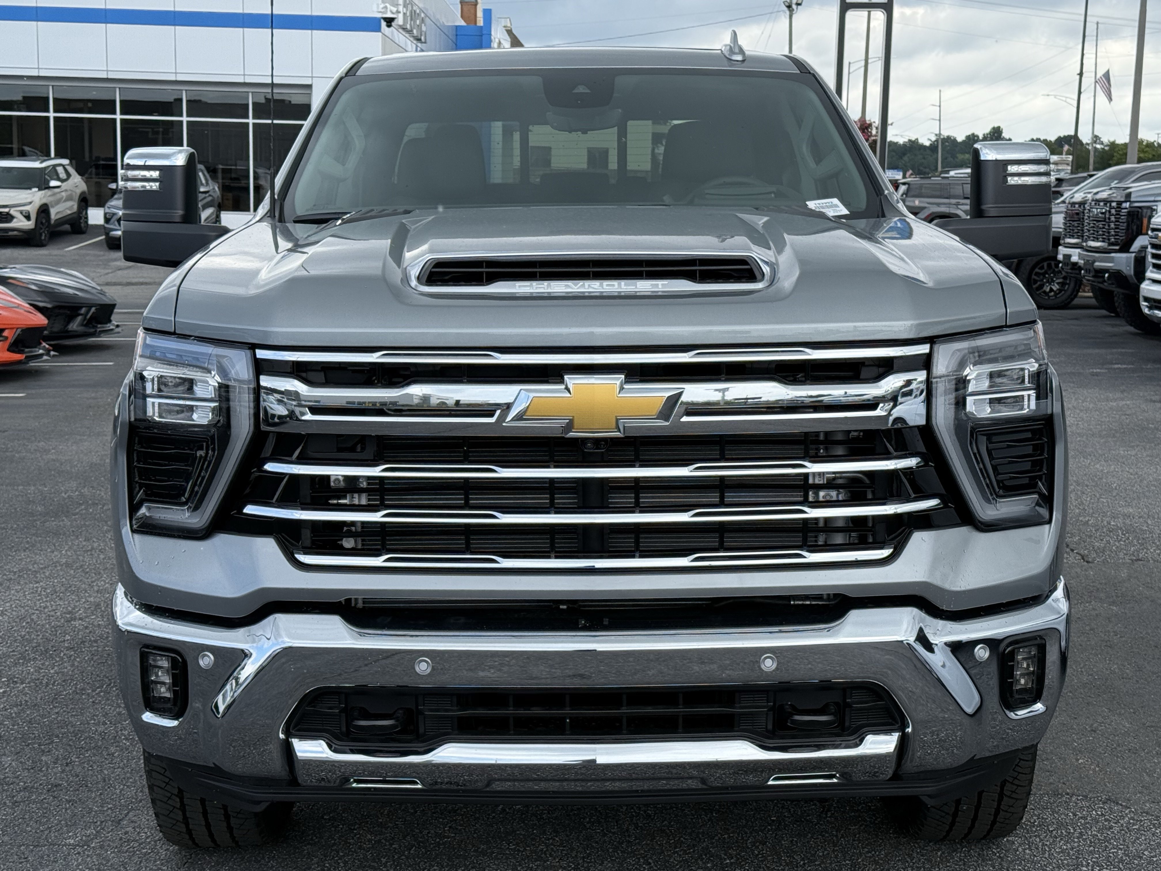 New 2026 Chevrolet Silverado 2500 LTZ w/ LTZ Premium Package AWD/4WD image 3