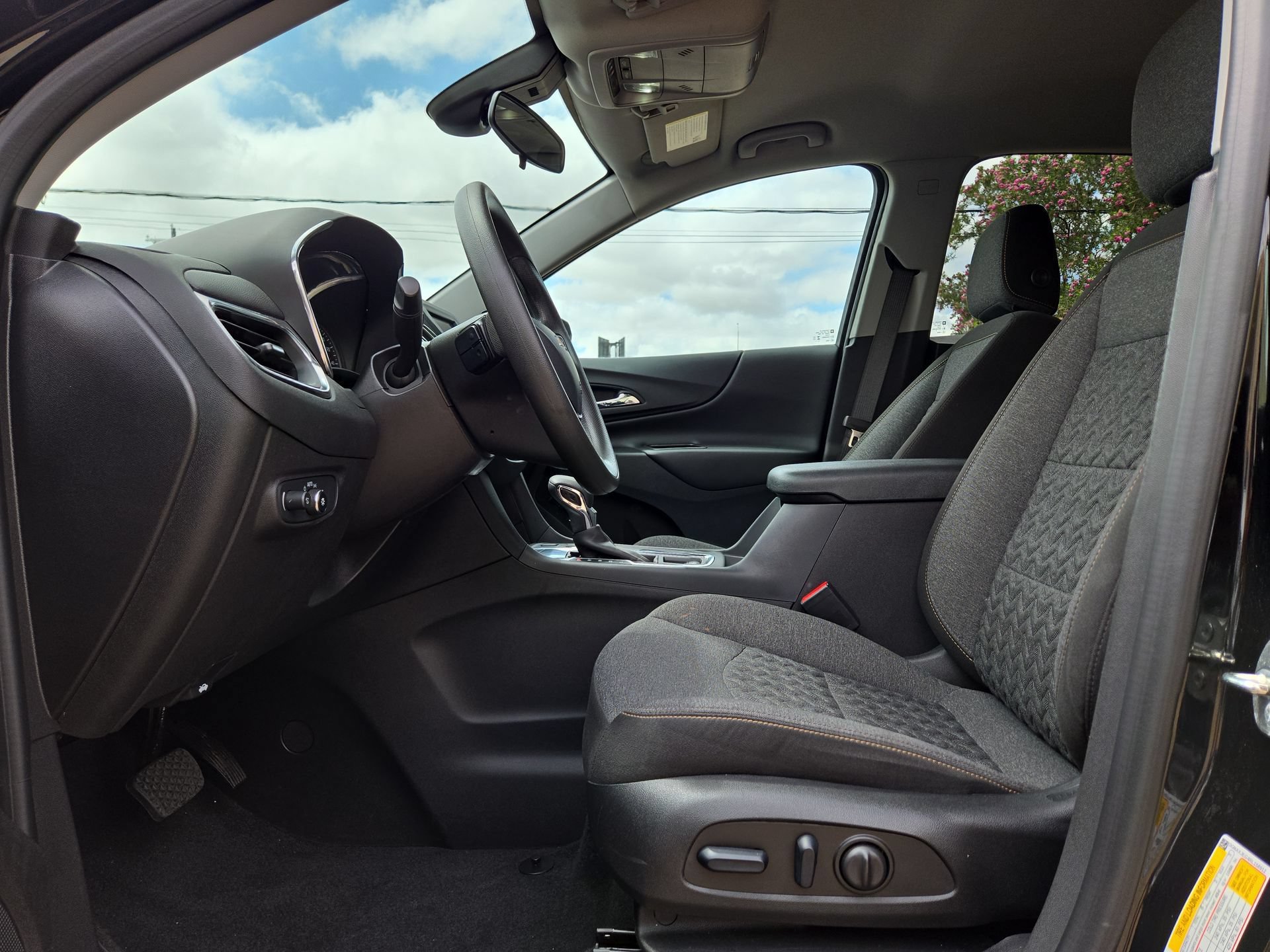 Used 2024 Chevrolet Equinox LT FWD image 16