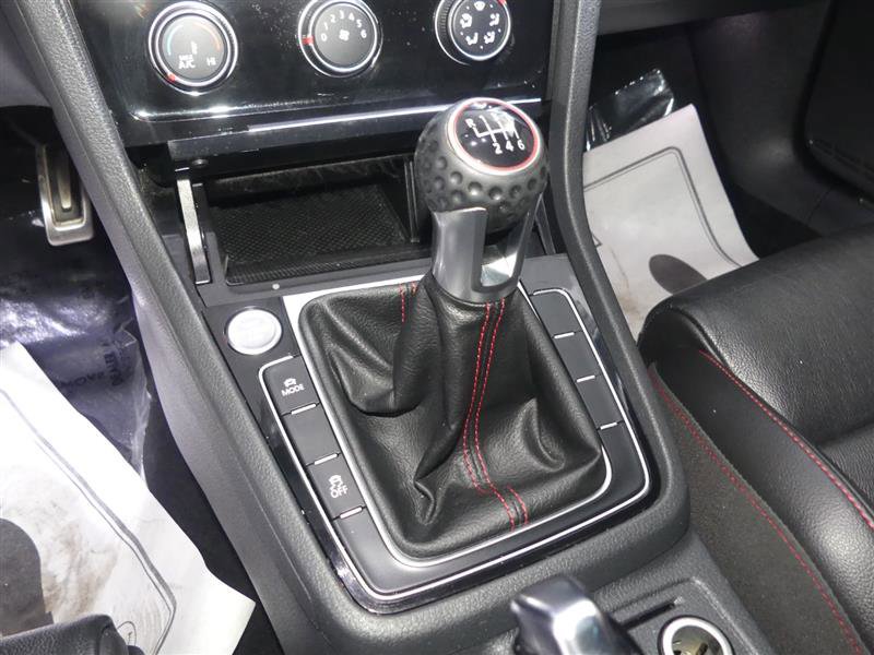 Used 2021 Volkswagen GTI Autobahn image 38