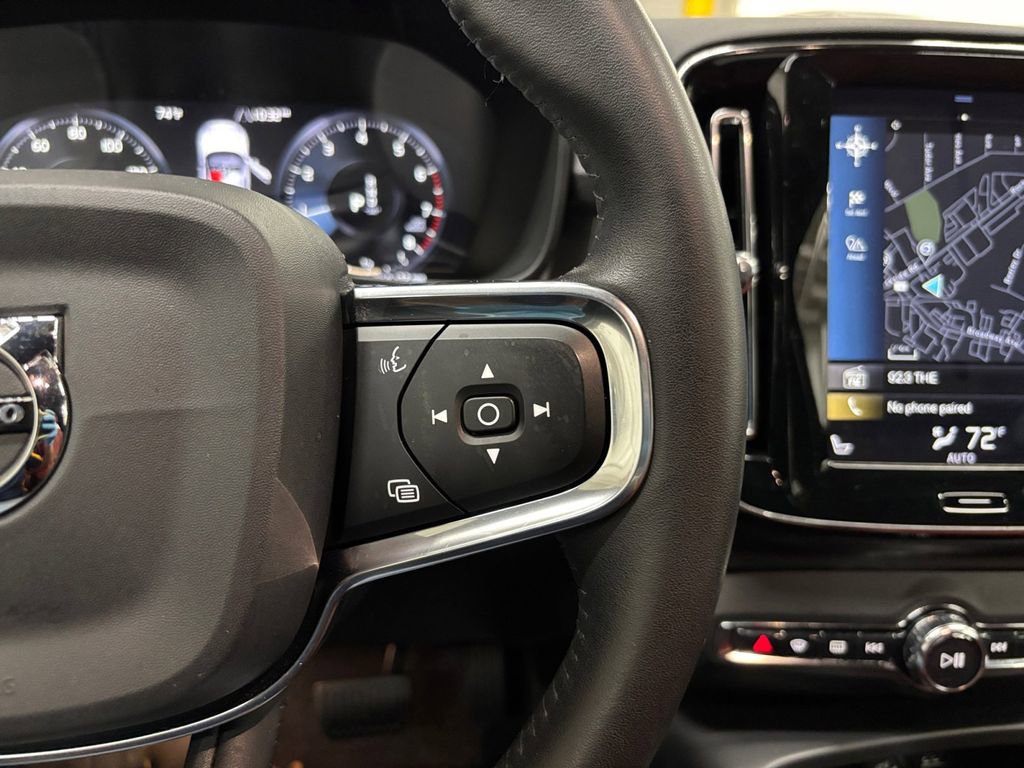 Used 2019 Volvo XC40 T4 Momentum image 27