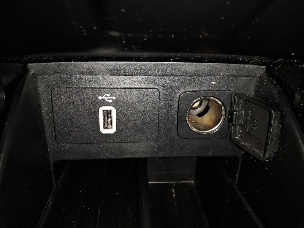 Used 2017 Ford Explorer XLT w/ Equipment Group 202A FWD image 25