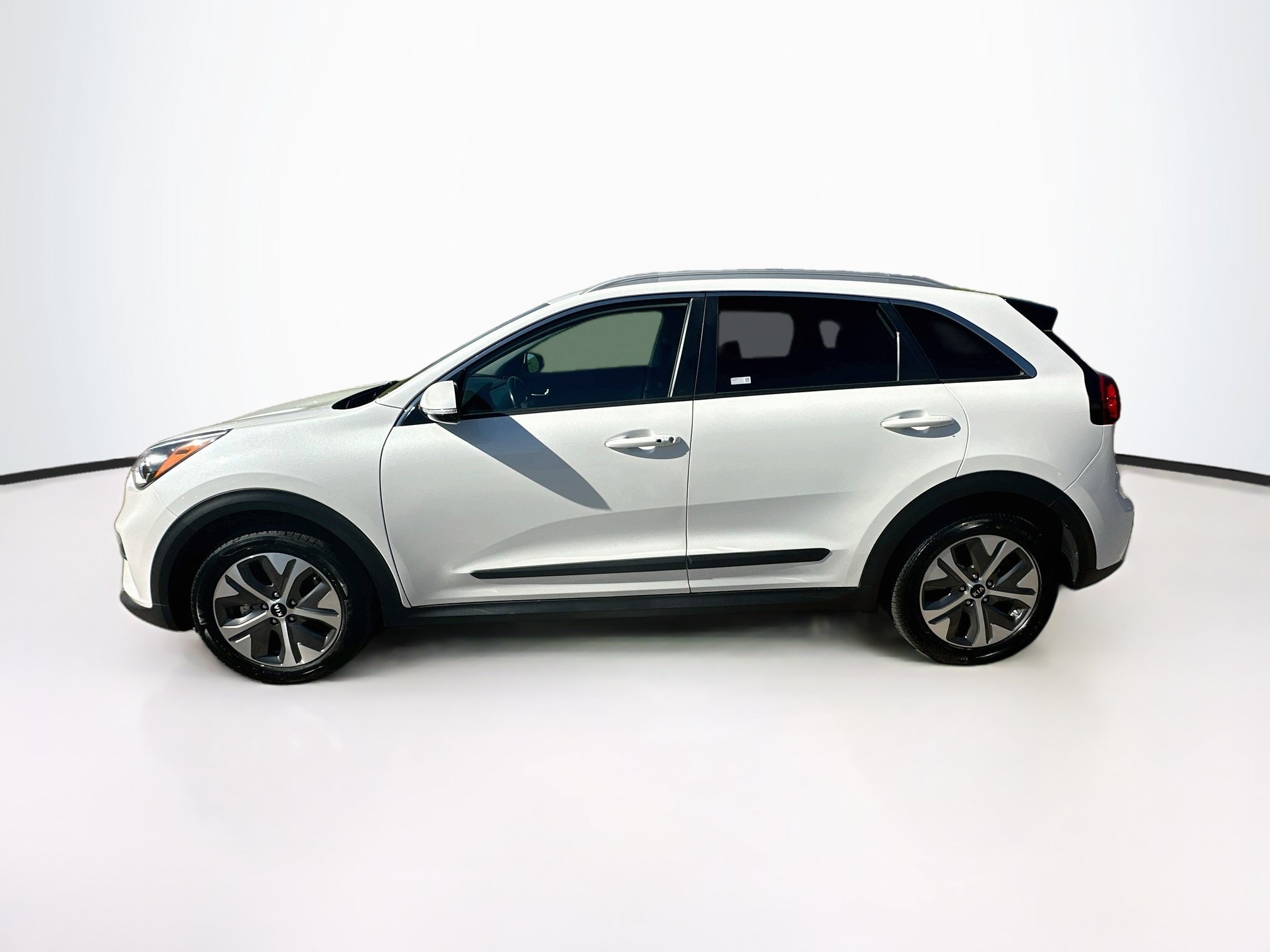 Used 2020 Kia Niro EX Premium w/ Cold Weather Package FWD image 4