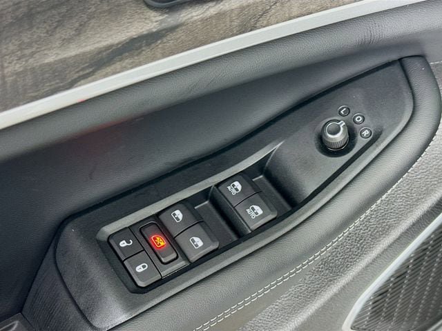 New 2025 Jeep Grand Cherokee Limited w/ Luxury Tech Group II image 21
