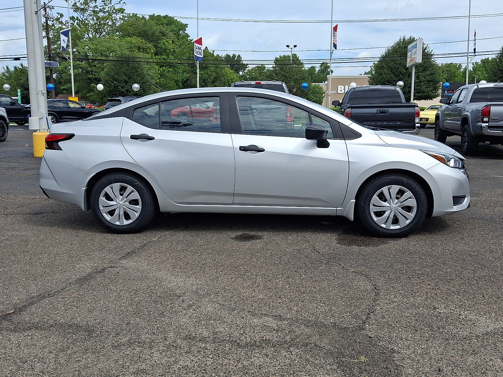 Used 2023 Nissan Versa S w/ Trunk Package FWD image 8