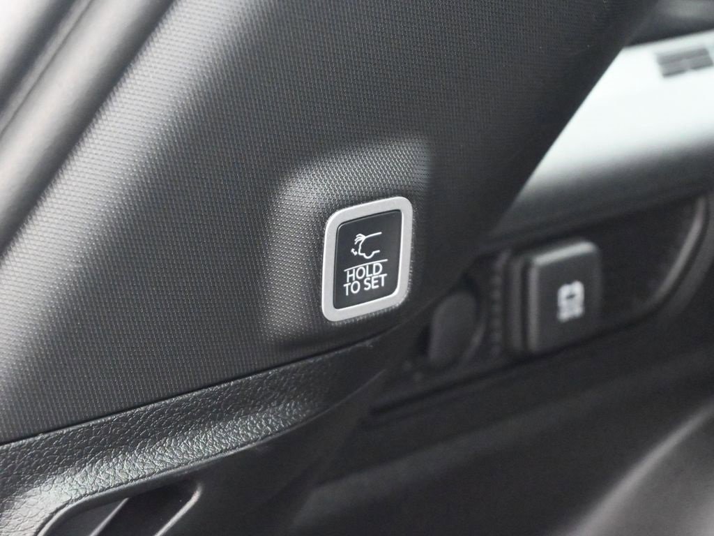 New 2025 Jeep Grand Cherokee Laredo w/ Luxury Tech Group I image 24