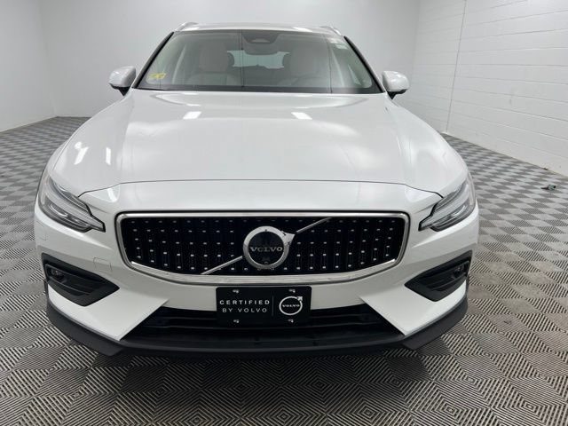 Used 2025 Volvo V60 B5 Cross Country Plus w/ Protection Package Premier AWD/4WD image 3