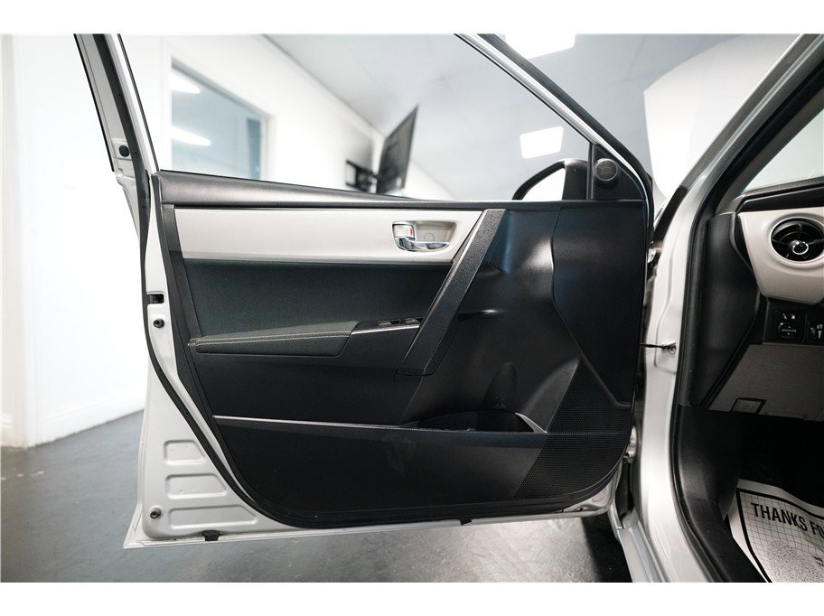 Used 2017 Toyota Corolla LE image 15