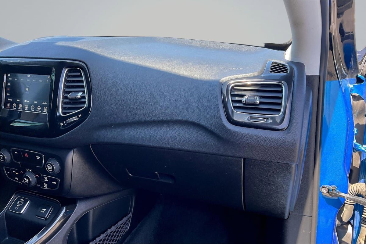 Used 2019 Jeep Compass Altitude FWD image 17