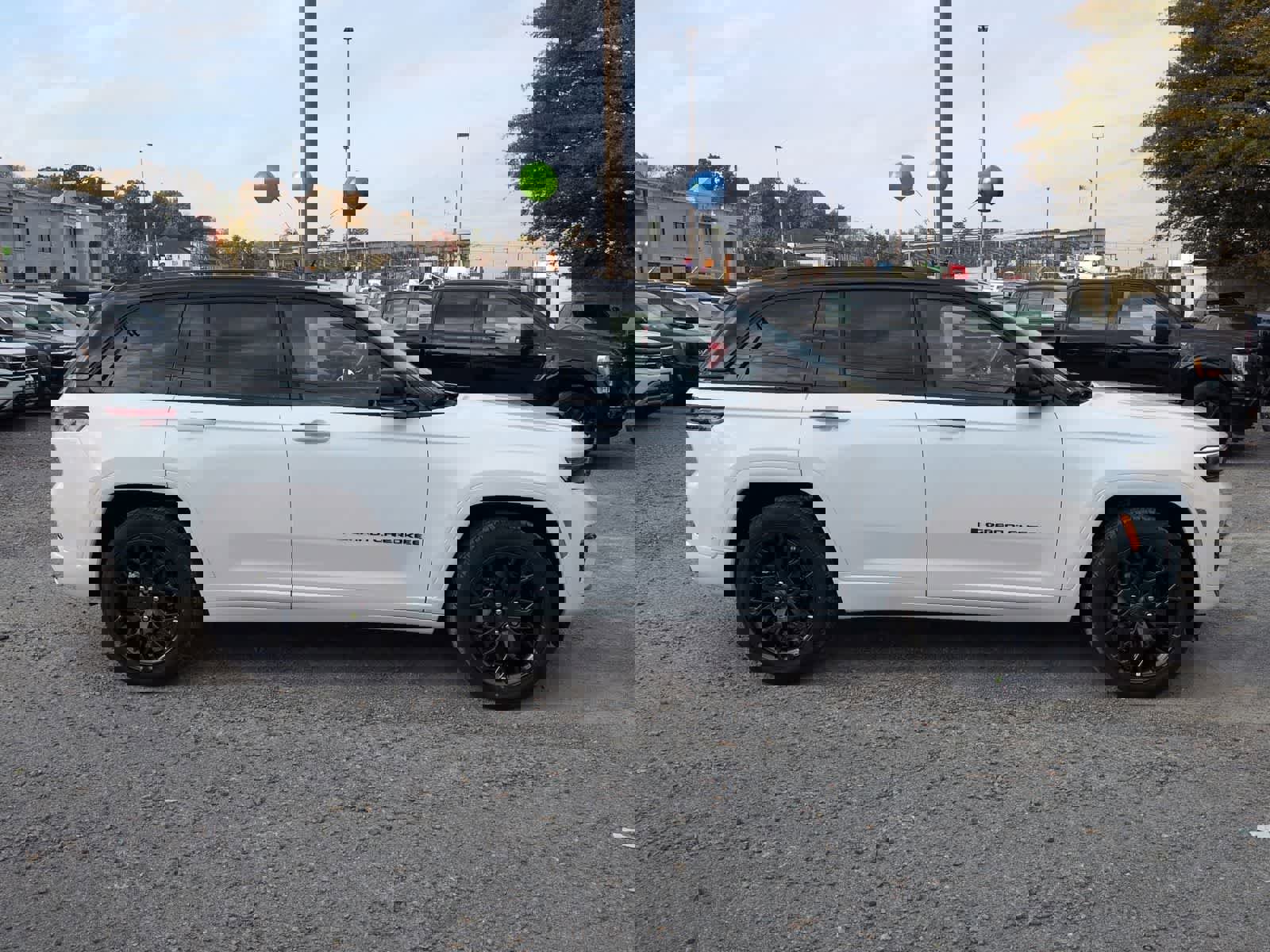 New 2025 Jeep Grand Cherokee Summit w/ Obsidian Package image 9