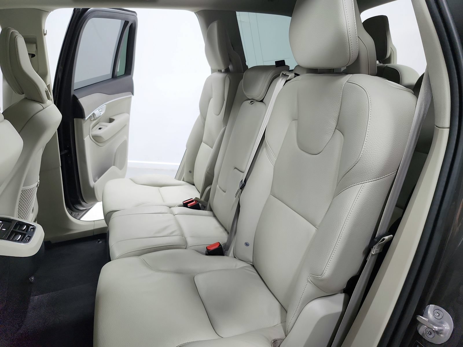 Used 2024 Volvo XC90 B5 Plus AWD/4WD image 38