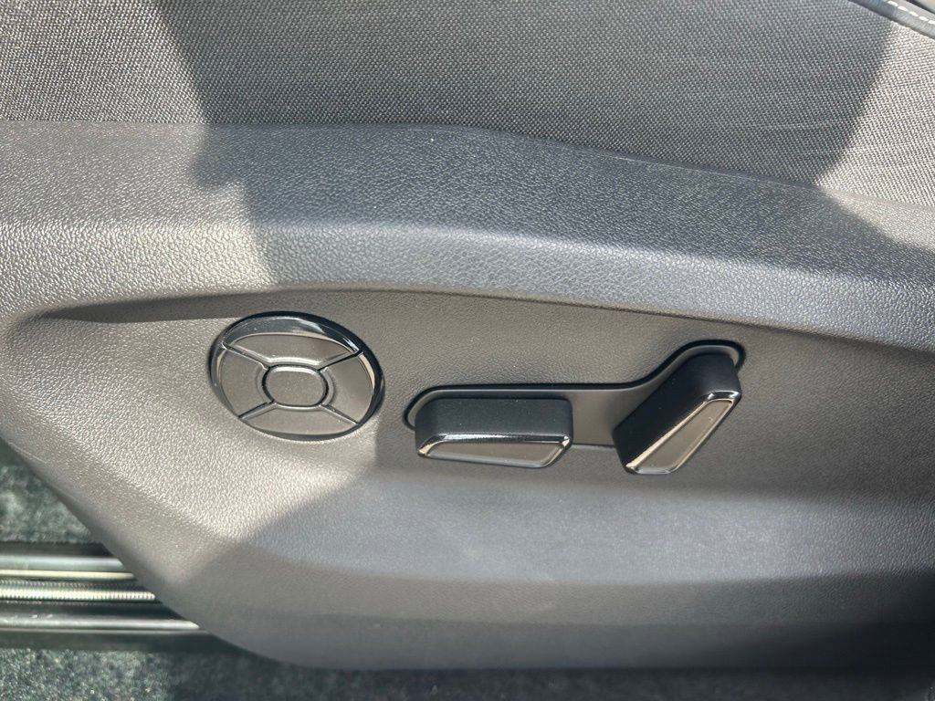 Certified 2025 Volkswagen Tiguan SE R-Line AWD/4WD image 59