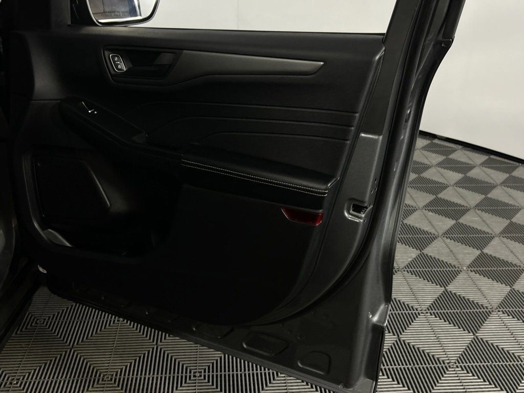 Used 2025 Ford Escape Active image 32