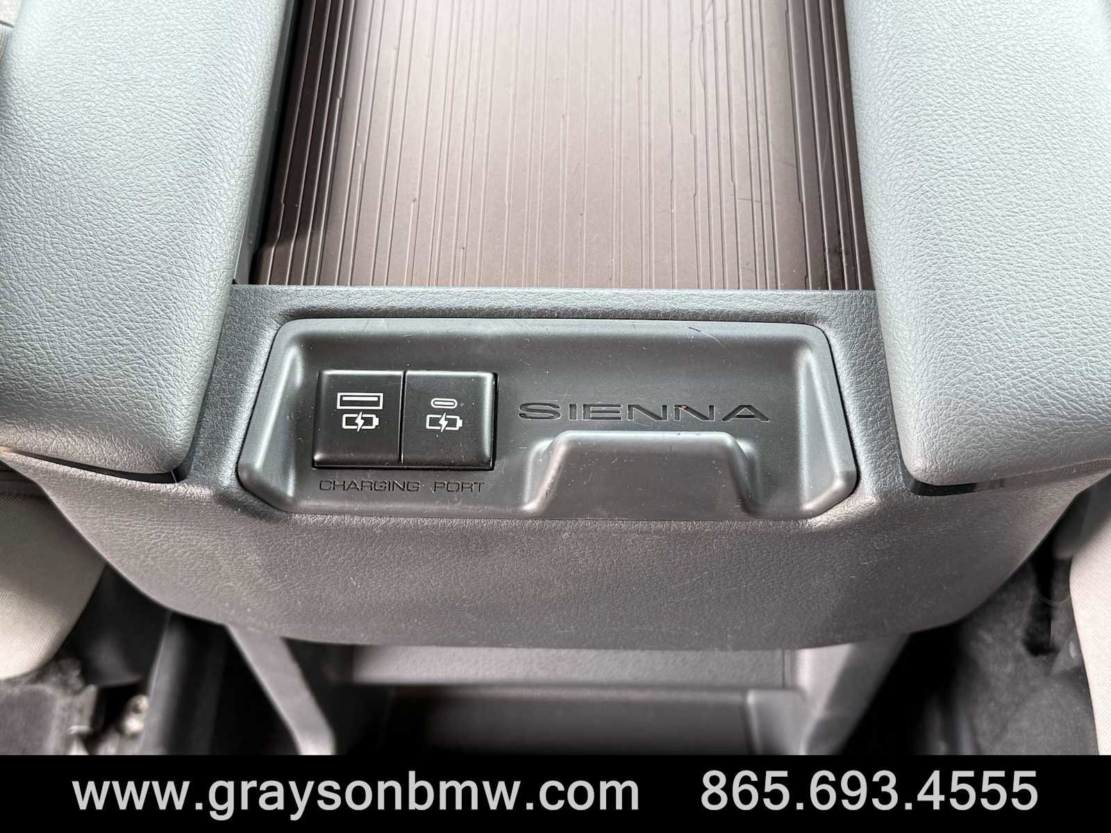 Used 2024 Toyota Sienna LE FWD image 18