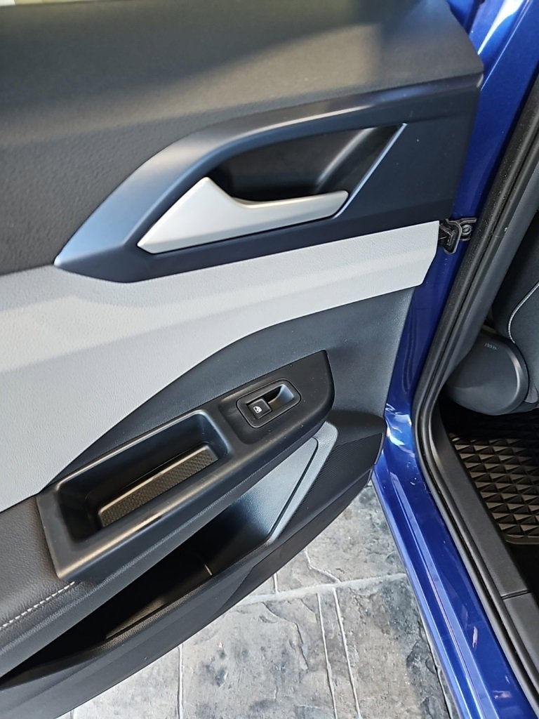 Used 2024 Volkswagen Taos SE w/ Black Wheel Plus Package image 21