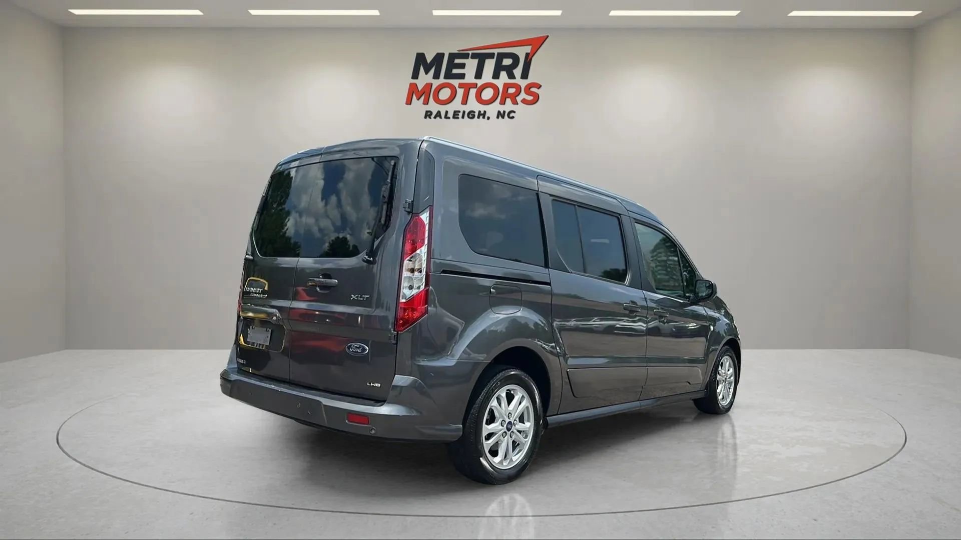 Used 2020 Ford Transit Connect XLT image 5