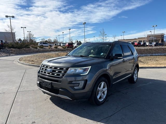 Used 2017 Ford Explorer XLT w/ Equipment Group 202A image 3