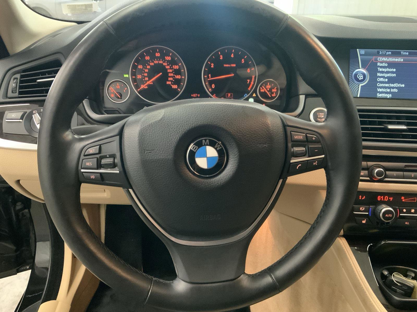 Used 2011 BMW 550i xDrive Sedan AWD/4WD image 17