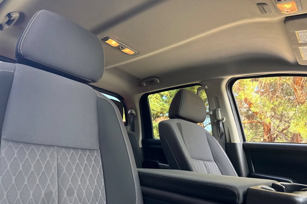 Used 2022 Nissan Titan SV AWD/4WD image 18