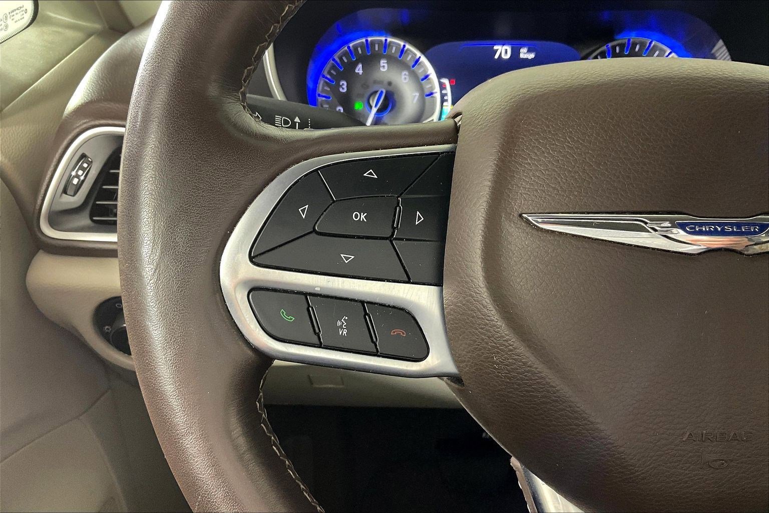 Used 2020 Chrysler Pacifica Touring-L Plus FWD image 11