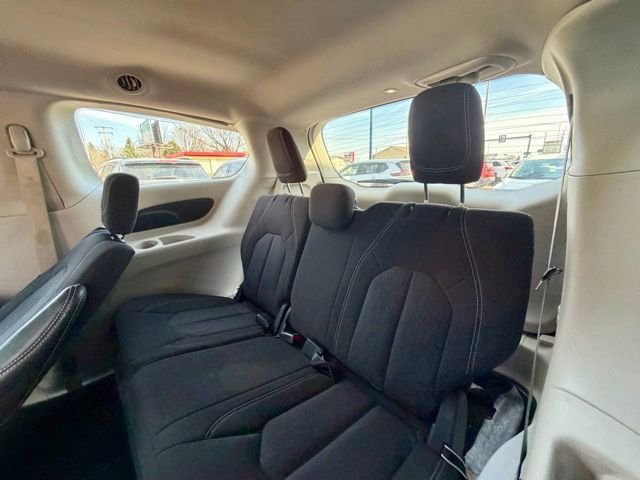 Used 2023 Chrysler Voyager LX image 15