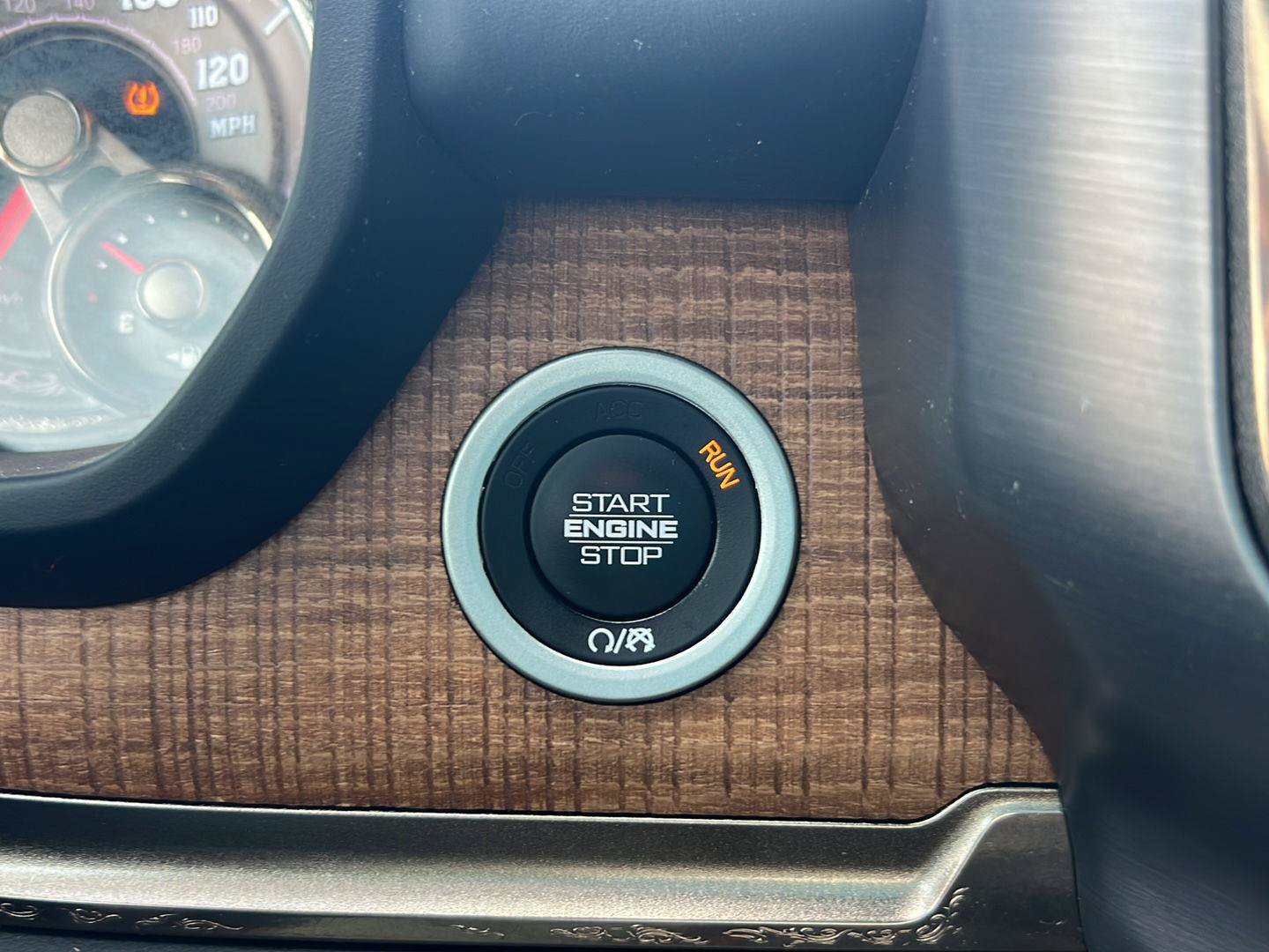 Used 2019 RAM 1500 Limited AWD/4WD image 22