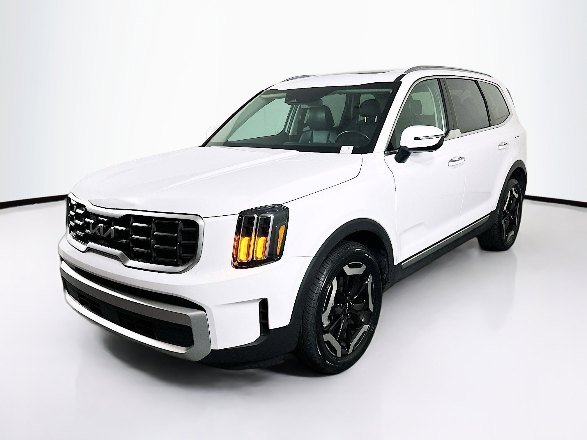 Used 2025 Kia Telluride S AWD/4WD image 3