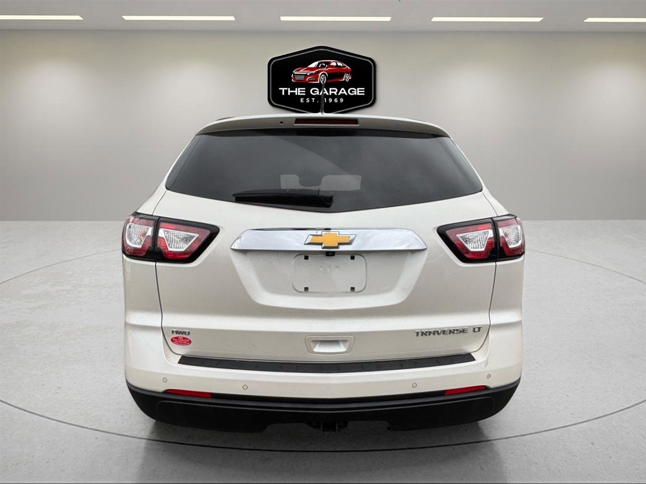 Used 2015 Chevrolet Traverse LT w/ LPO, 'HIT The Road' Package image 4