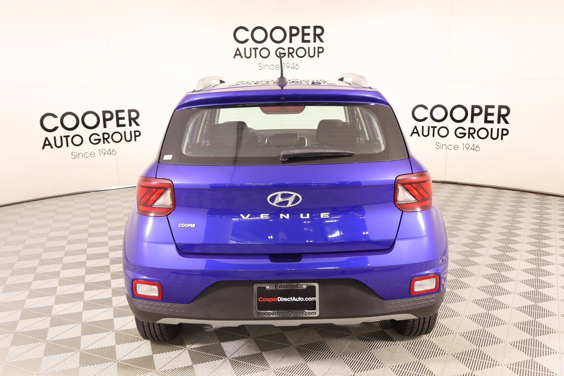 Used 2025 Hyundai Venue SEL FWD image 21