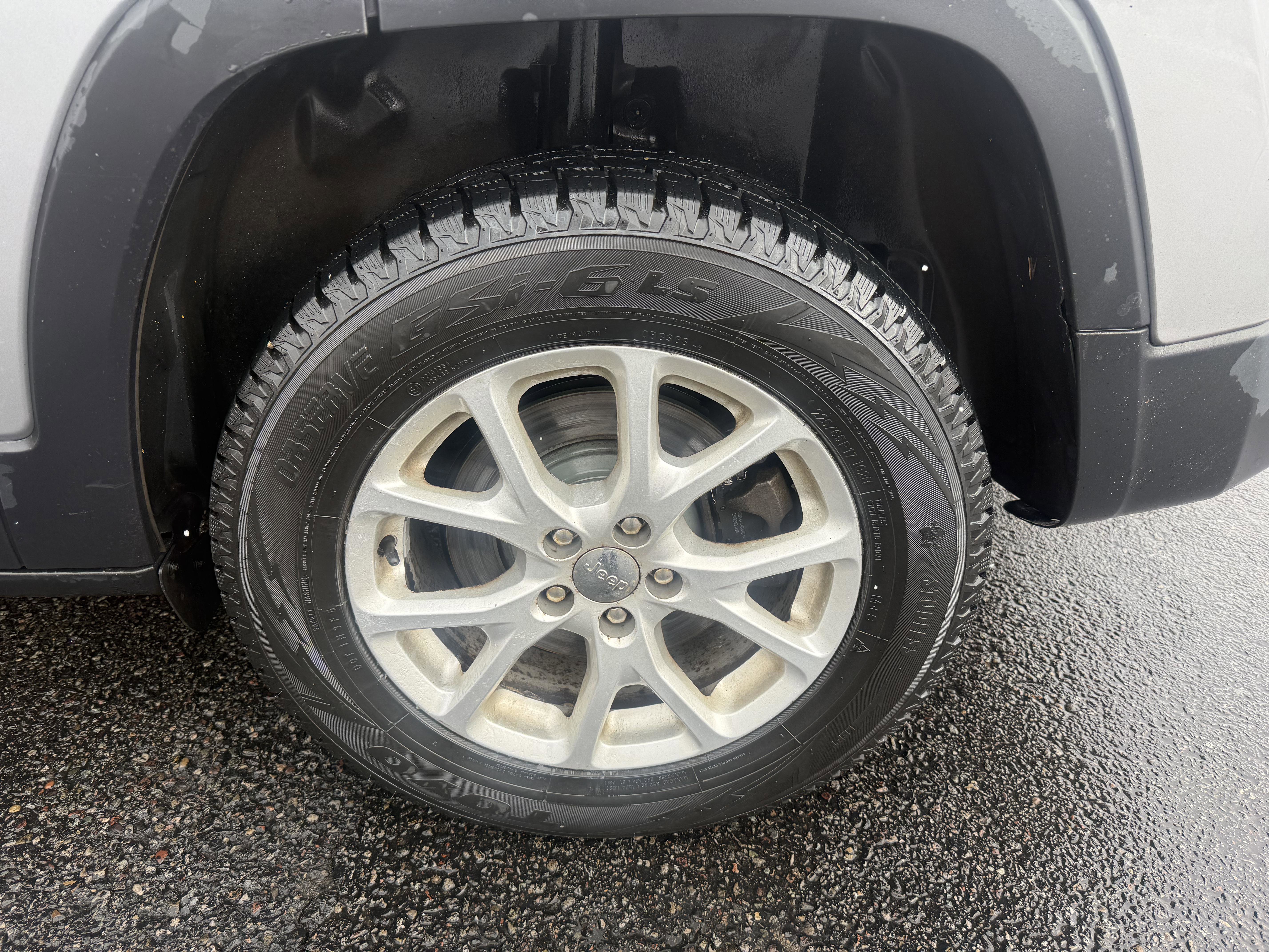 Used 2017 Jeep Cherokee Latitude w/ Cold Weather Group image 9