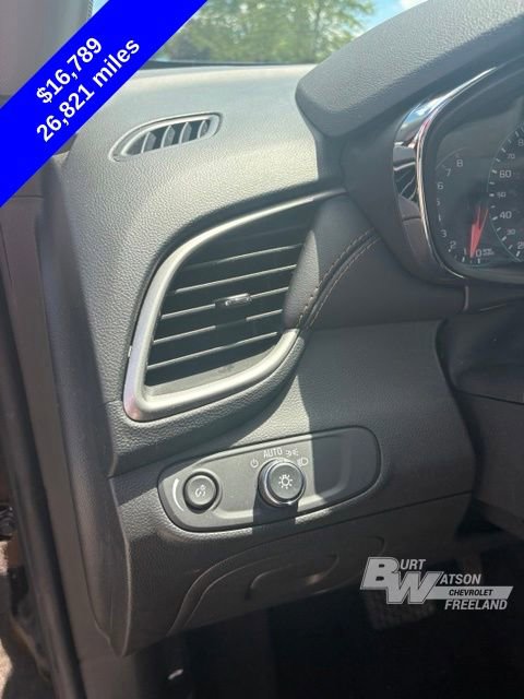 Used 2021 Chevrolet Trax LT w/ Premium Seat Package AWD/4WD image 11