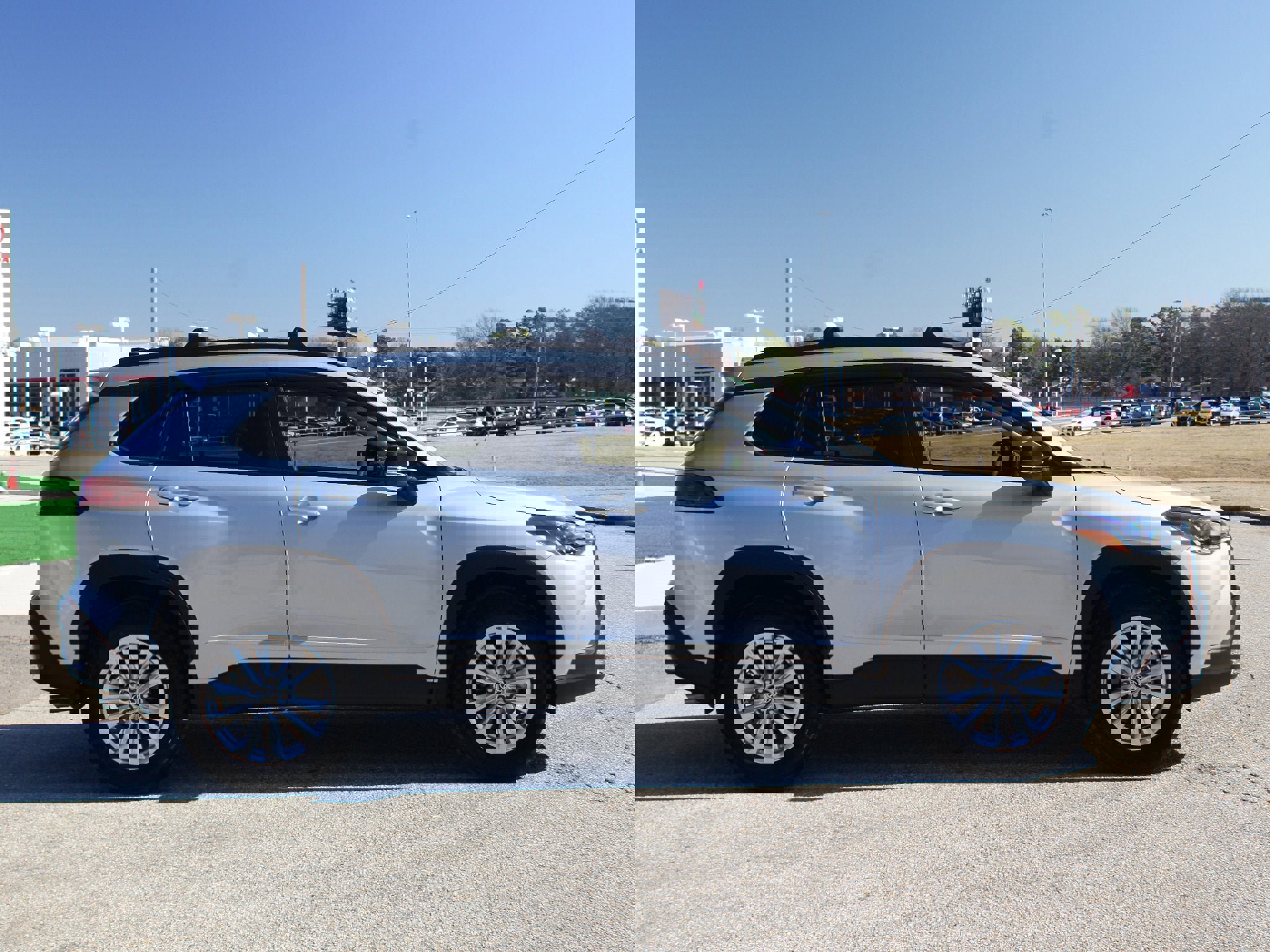 Used 2025 Toyota Corolla Cross LE image 20