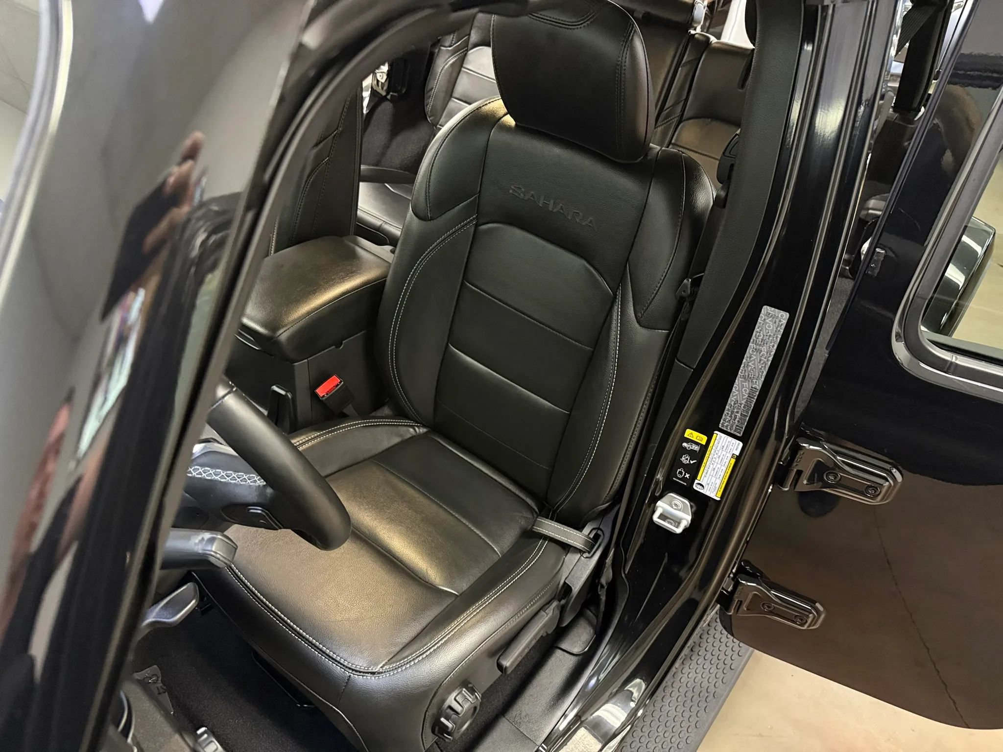 Used 2022 Jeep Wrangler Unlimited Sahara w/ Cold Weather Group AWD/4WD image 14