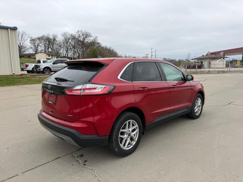 Used 2024 Ford Edge SEL image 3