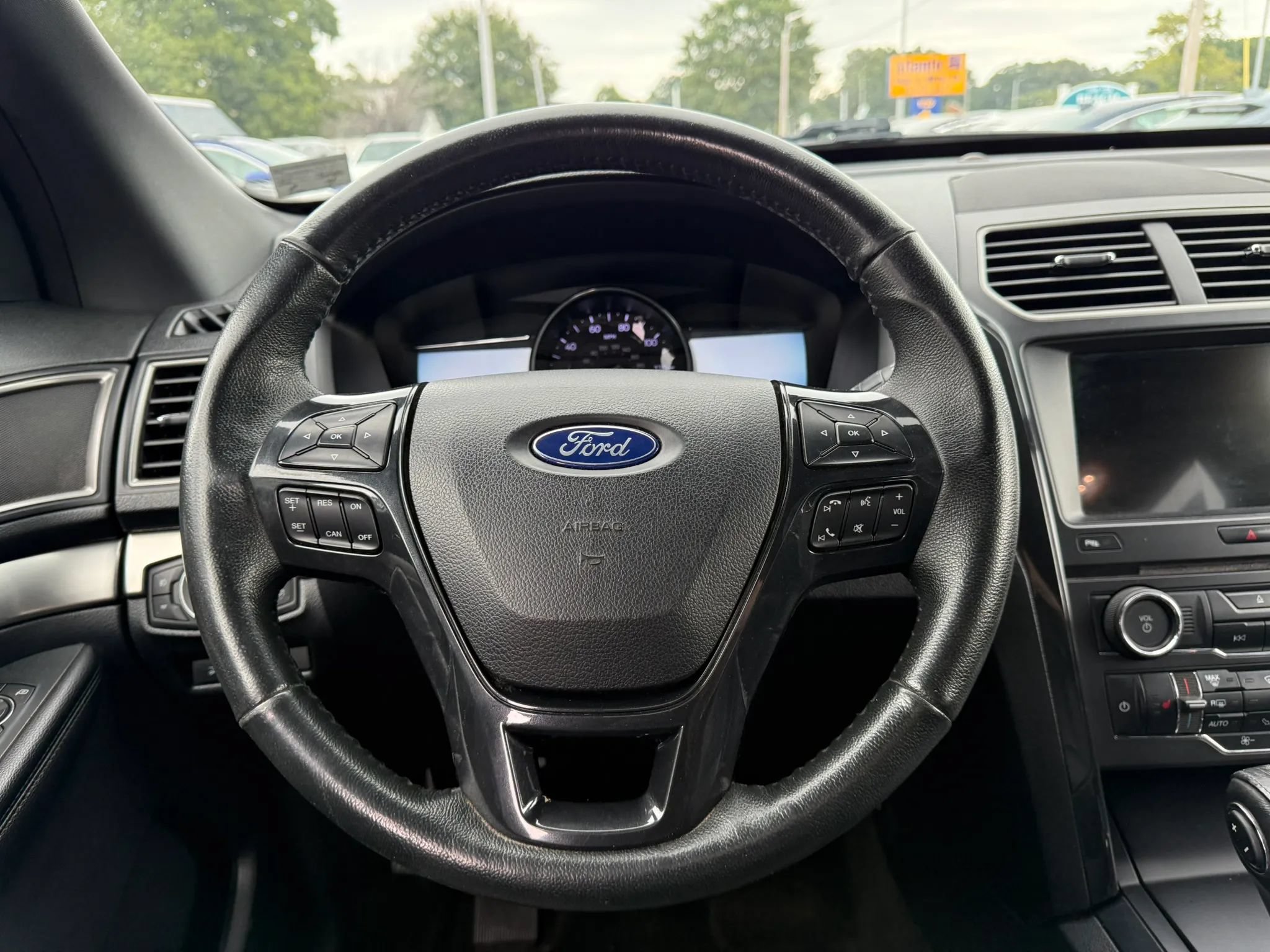Used 2018 Ford Explorer XLT w/ Equipment Group 202A AWD/4WD image 12