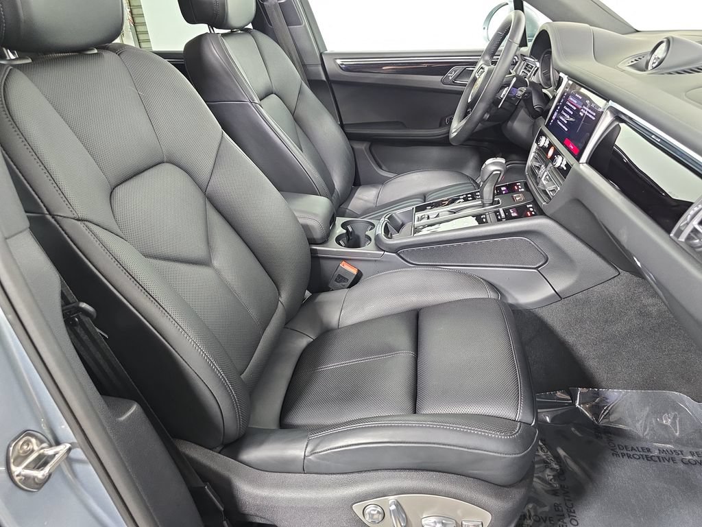 Certified 2026 Porsche Macan AWD/4WD image 27