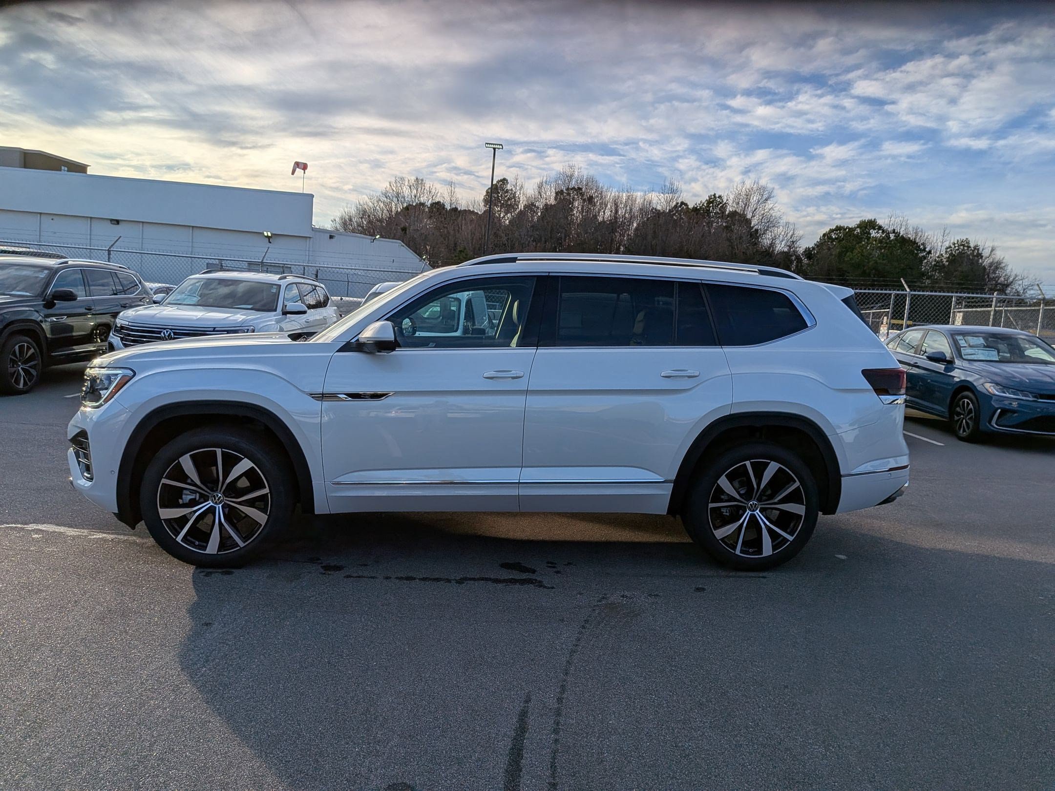 New 2026 Volkswagen Atlas SEL Premium R-Line AWD/4WD image 6