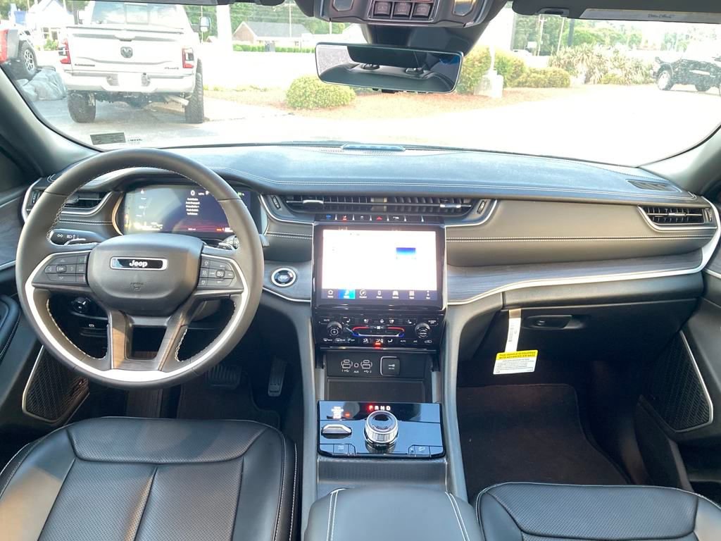 New 2024 Jeep Grand Cherokee Limited 4xe w/ Luxury Tech Group II image 13