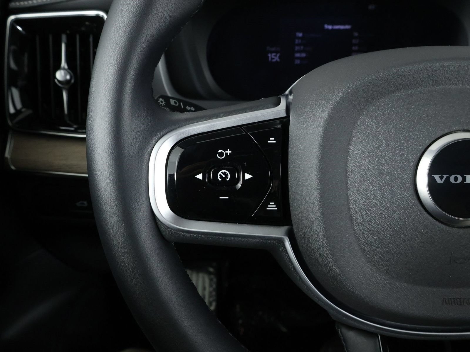 Certified 2026 Volvo XC90 B6 Plus w/ Protection Package AWD/4WD image 10