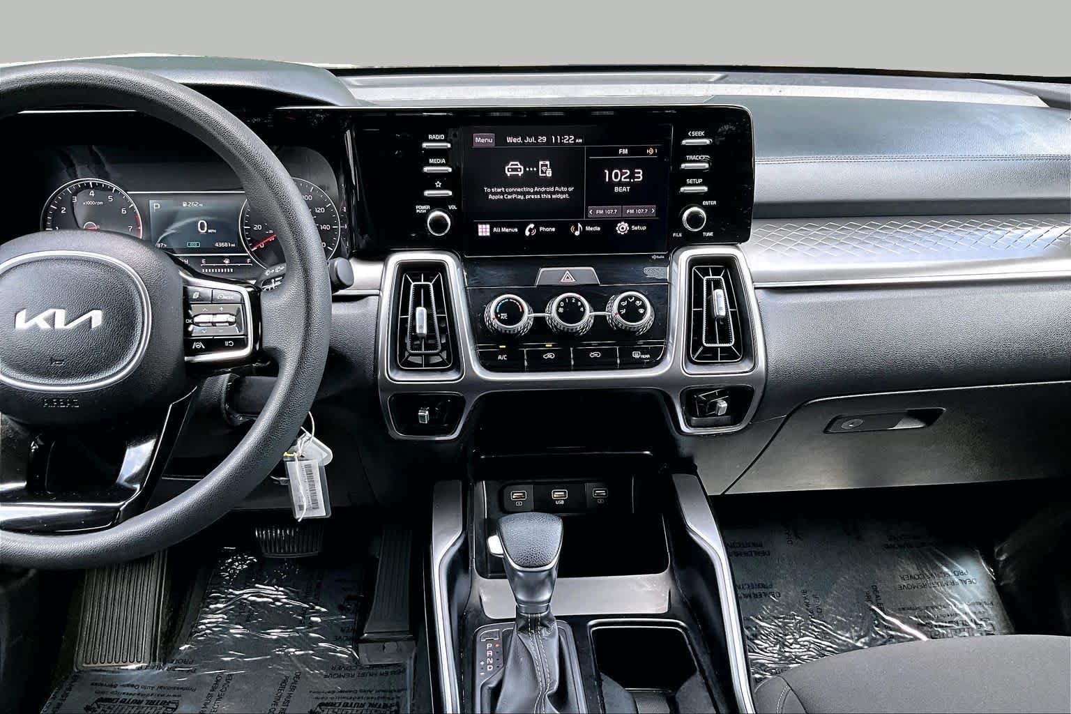 Used 2023 Kia Sorento LX FWD image 7
