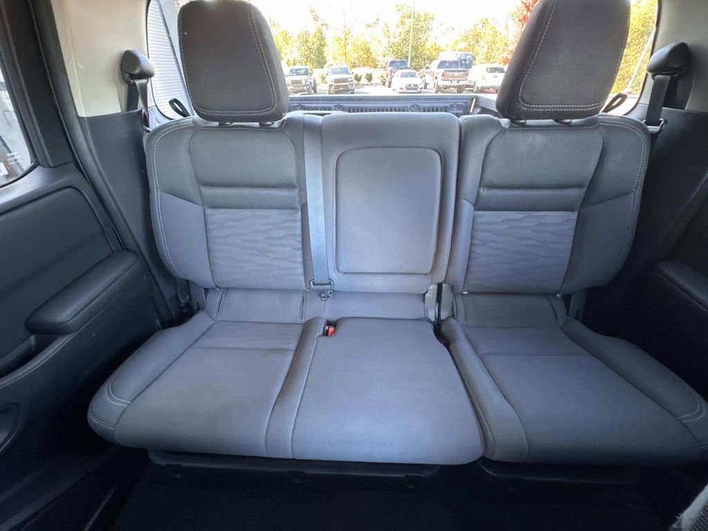 Used 2023 Nissan Frontier SV image 34