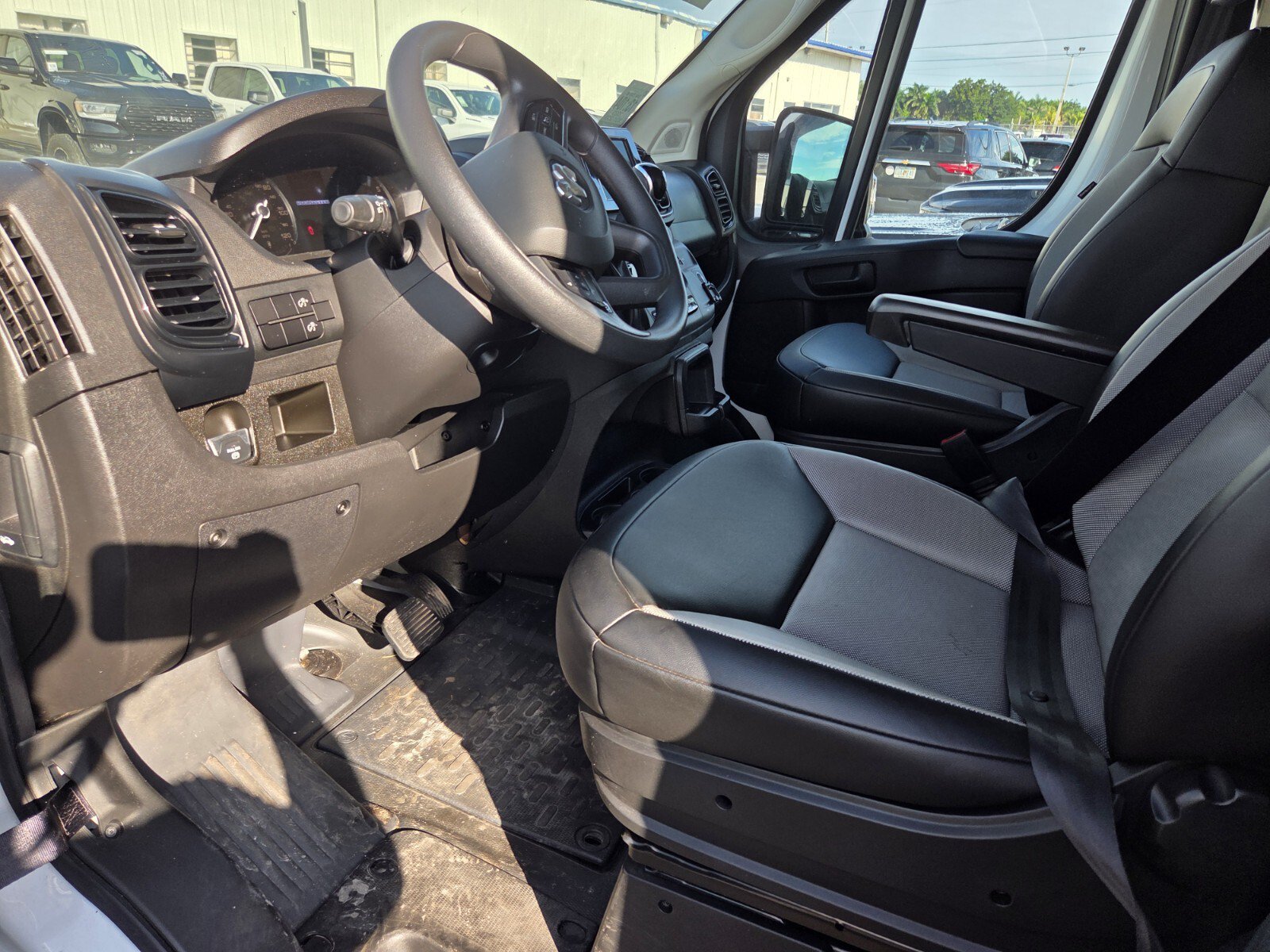 Used 2023 RAM ProMaster 2500 FWD image 5