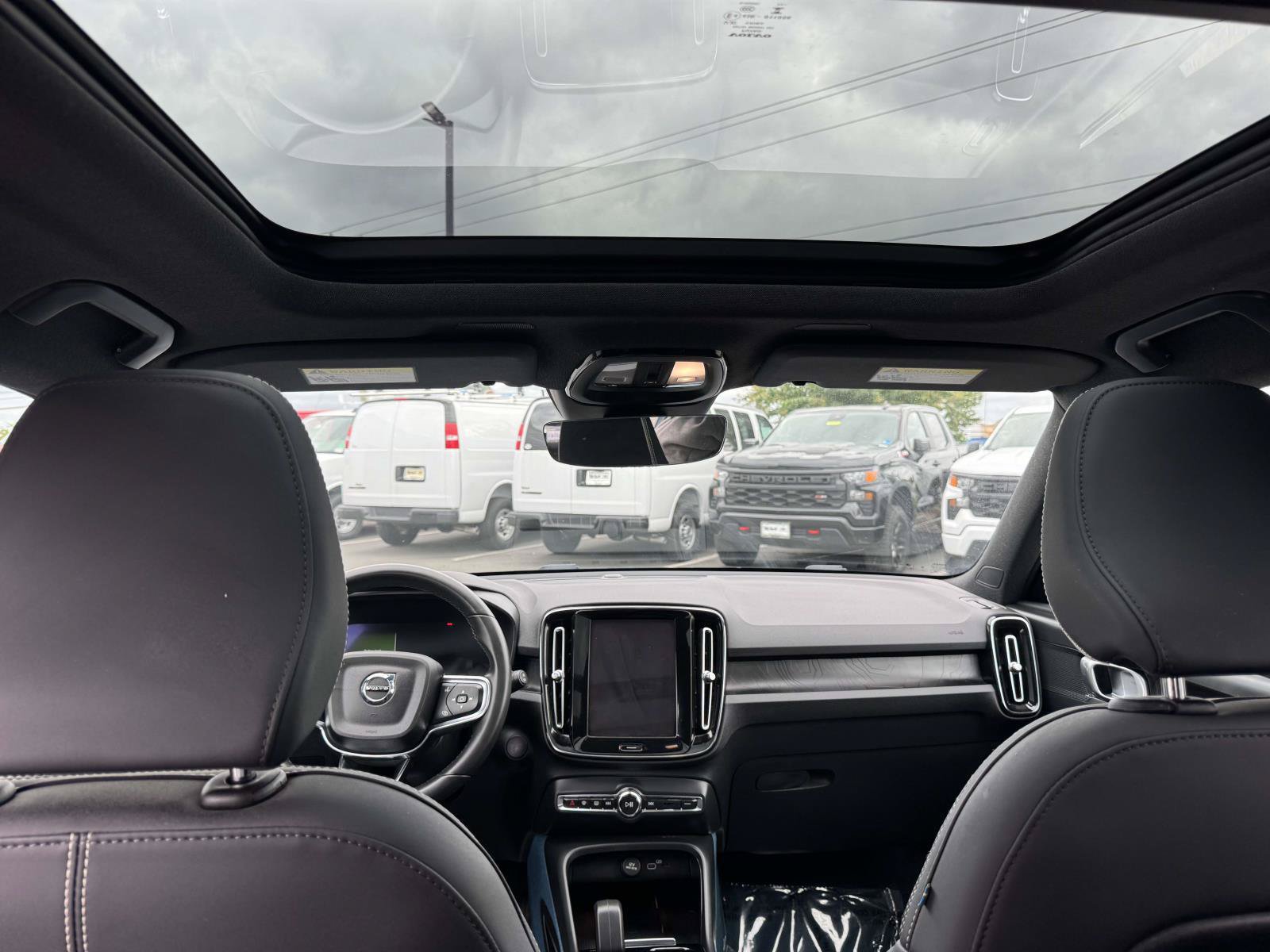 Used 2023 Volvo XC40 Recharge Plus w/ Protection Package Premier AWD/4WD image 8