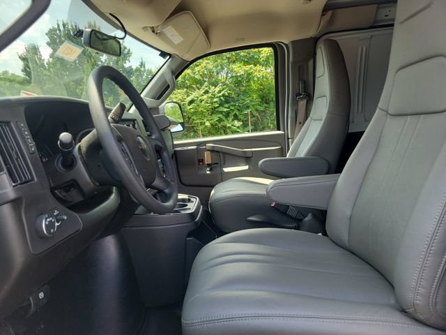 New 2026 GMC Savana 2500 w/ Driver Convenience Package RWD image 19
