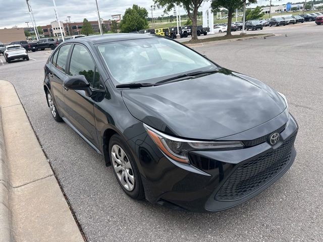 Used 2022 Toyota Corolla LE FWD image 3