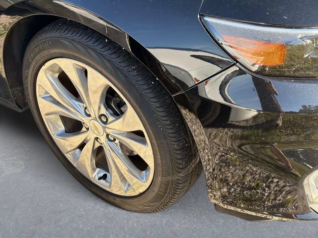 Used 2018 Chevrolet Malibu Premier w/ Driver Confidence Package FWD image 5