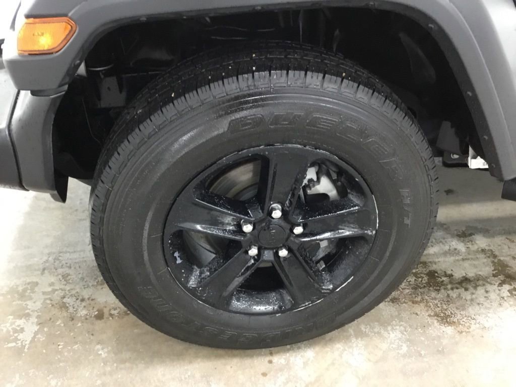 Used 2023 Jeep Wrangler Sport image 4