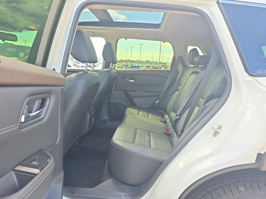 Certified 2023 Nissan Rogue SV w/ SV Premium B Package AWD/4WD image 19