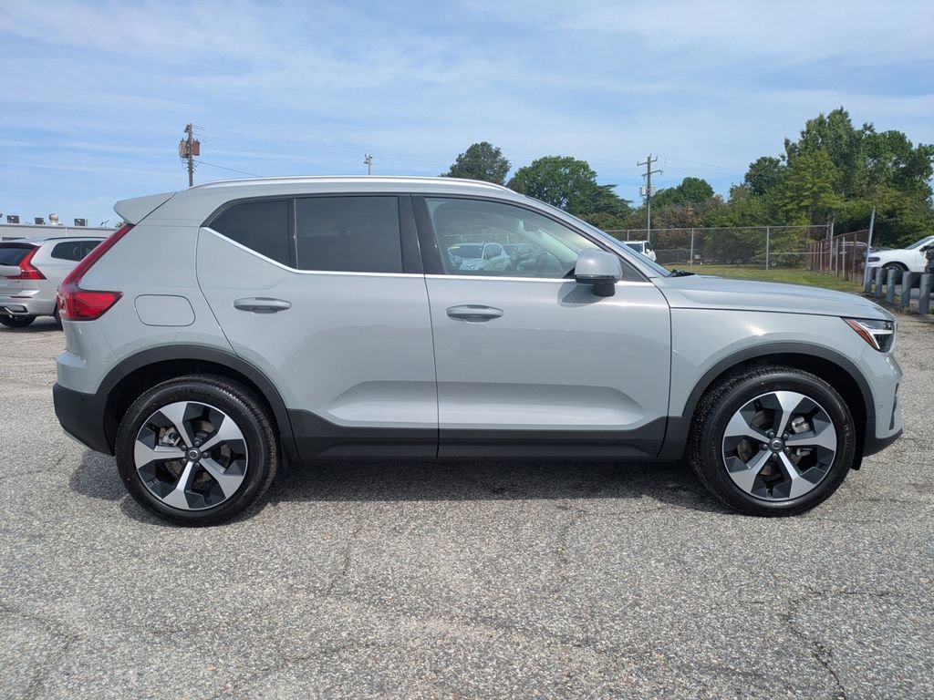 New 2025 Volvo XC40 B5 Plus w/ Climate Package image 3