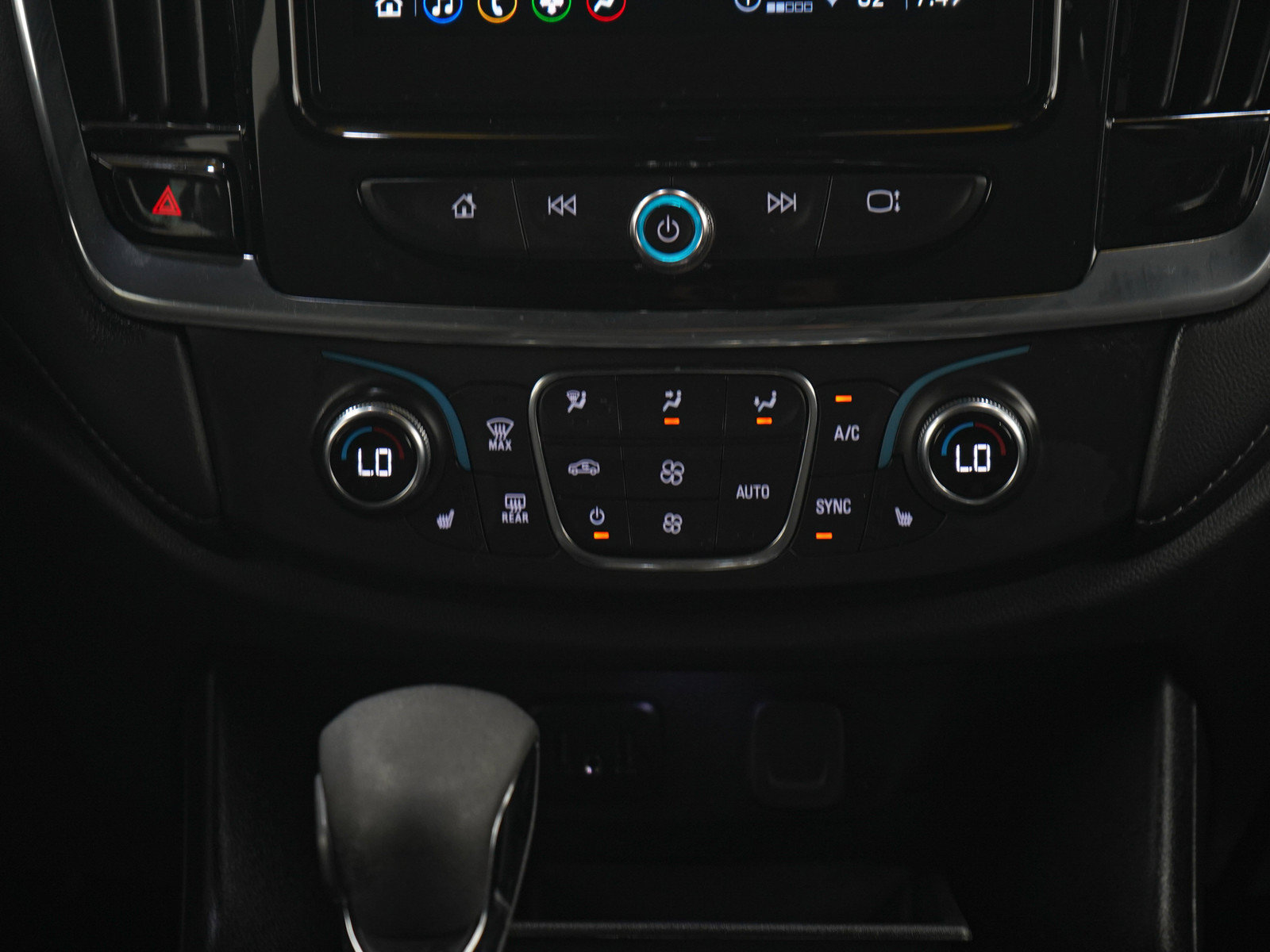 Used 2023 Chevrolet Traverse LT FWD image 17