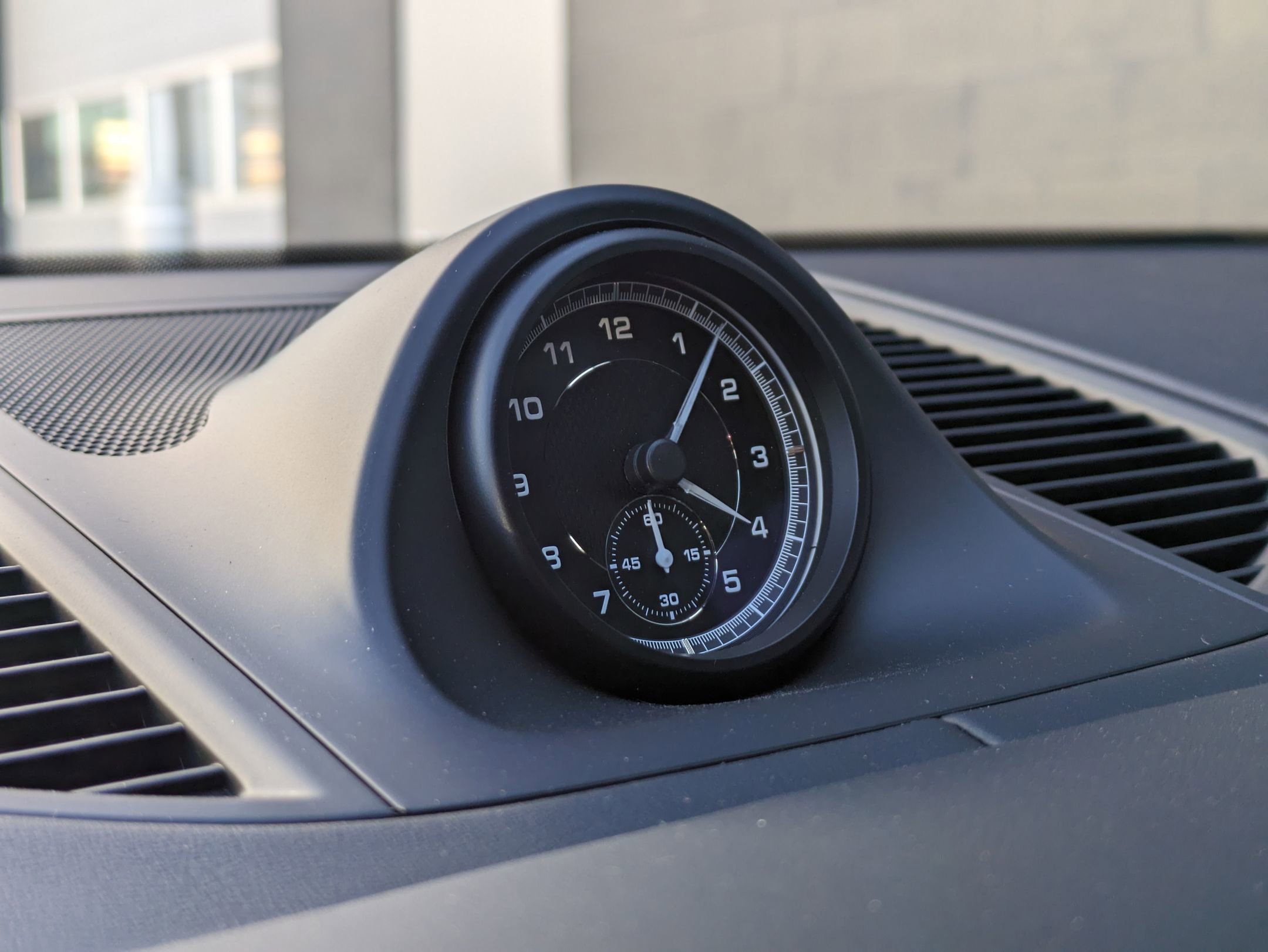 Certified 2025 Porsche Macan image 19